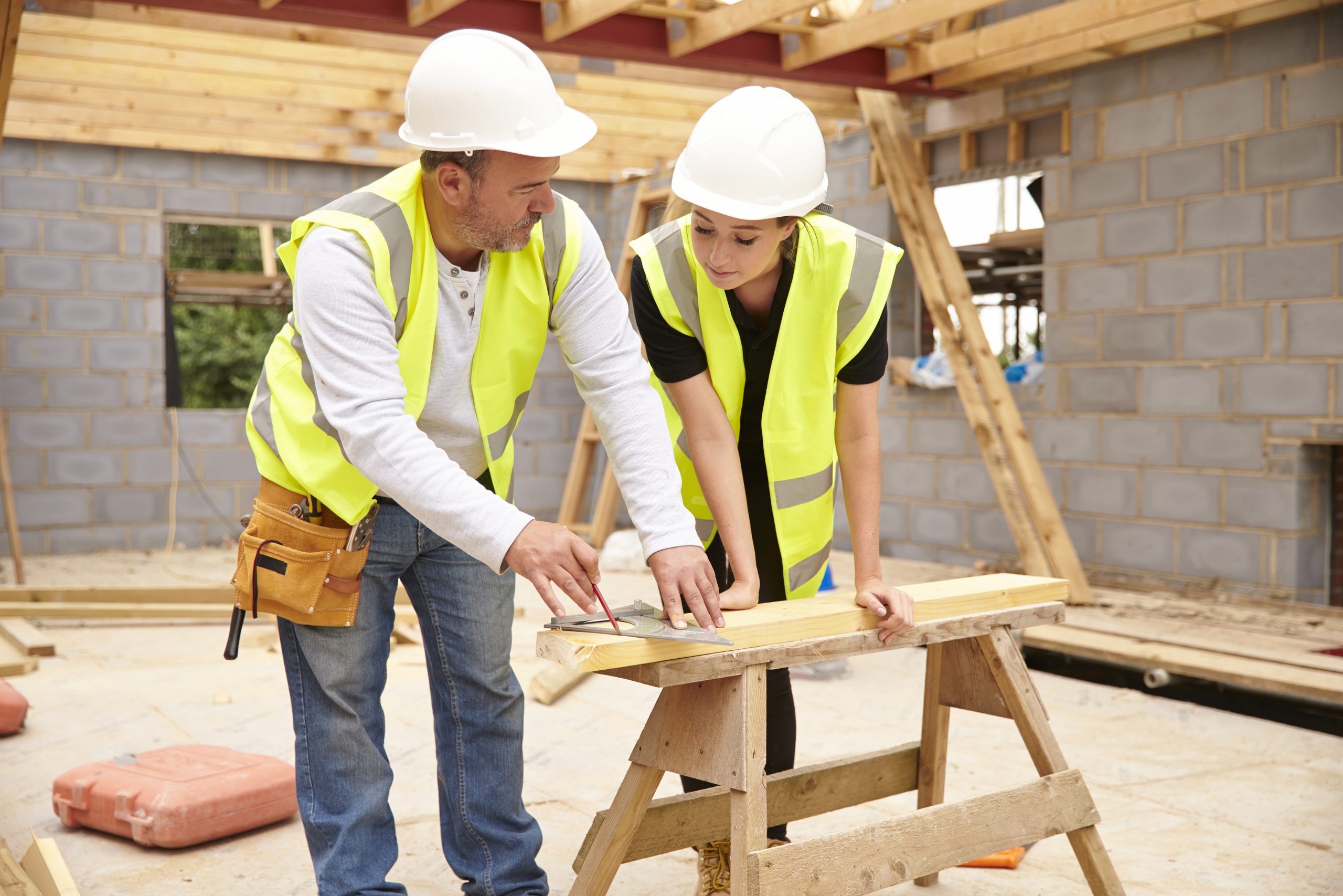 apprenticeships helping address the skills gap with apprentice working on construction site